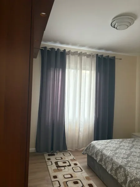Tirane, jepet me qera apartament 2+1 Kati 2, 95 m² 700 € (Rruga Elbasanit, tek Pallati Brigadave)