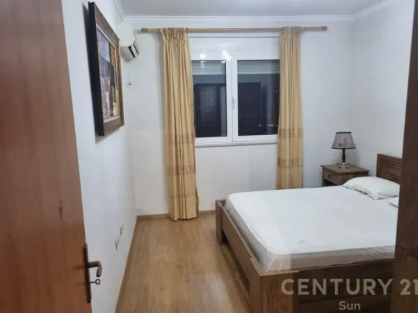 Tirane, jepet me qera apartament 1+1+Aneks+Ballkon Kati 8, 100 m² 750 € (Garda)