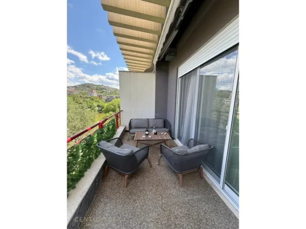 Tirane, jepet me qera apartament 2+1+Aneks+Ballkon Kati 5, 120 m² 2.000 € 