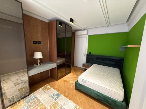 Tirane, jepet me qera apartament 2+1+Aneks+Ballkon Kati 5, 120 m² 2.000 € 