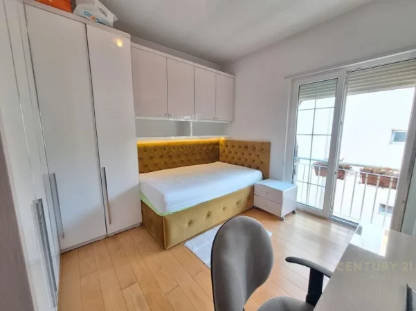 Tirane, jepet me qera apartament 2+1+Aneks+Ballkon Kati 3, 128 m² 1.200 € (Him kolli)
