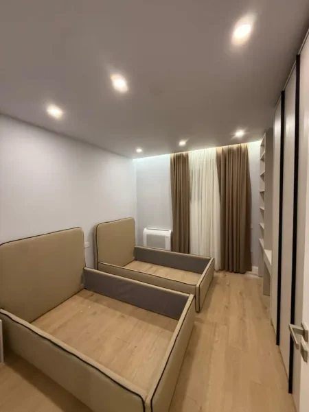 Tirane, shitet apartament 2+1+Ballkon Kati 2, 114 m² 150.000 € (Paskuqan)