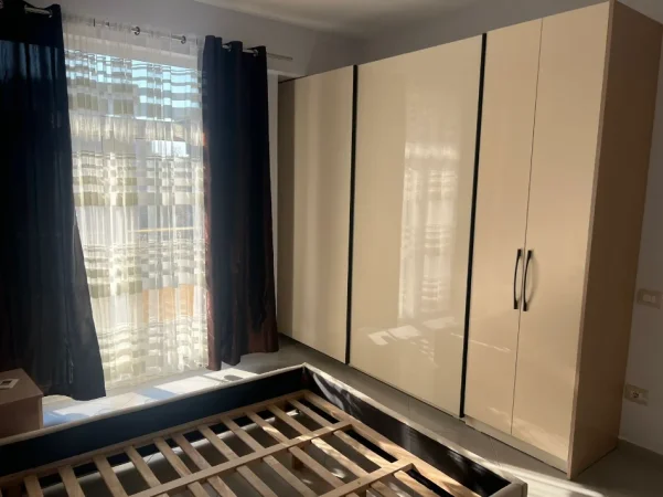 🏡 Jepet me Qera Apartament 2+1+2 tek 📍 Vilat Gjermane, Rruga e Elbasanit (afer rrethit te Fakultetit Ekonomik)
