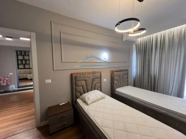 Tirane, jepet me qera apartament 2+1+Ballkon Kati 8, 99 m² 850 € (Rruga e Kavajes)