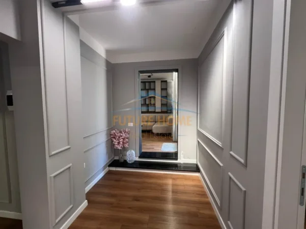Tirane, jepet me qera apartament 2+1+Ballkon Kati 8, 99 m² 850 € (Rruga e Kavajes)