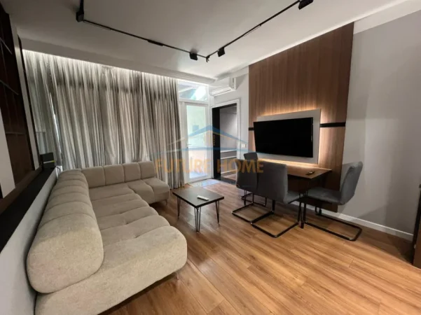 Tirane, jepet me qera apartament 2+1+Ballkon Kati 8, 99 m² 850 € (Rruga e Kavajes)
