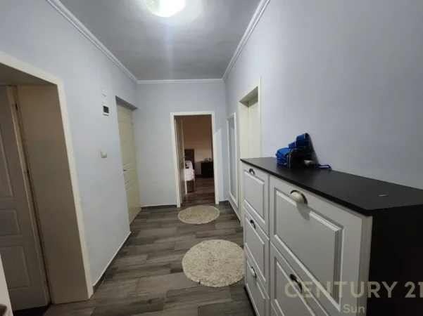 Tirane, jepet me qera apartament 1+1+Ballkon Kati 5, 60 m² 600 € 