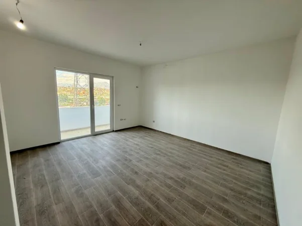 Tirane, shitet apartament 1+1 Kati 1, 77 m² ,104 000 € (siri kodra)