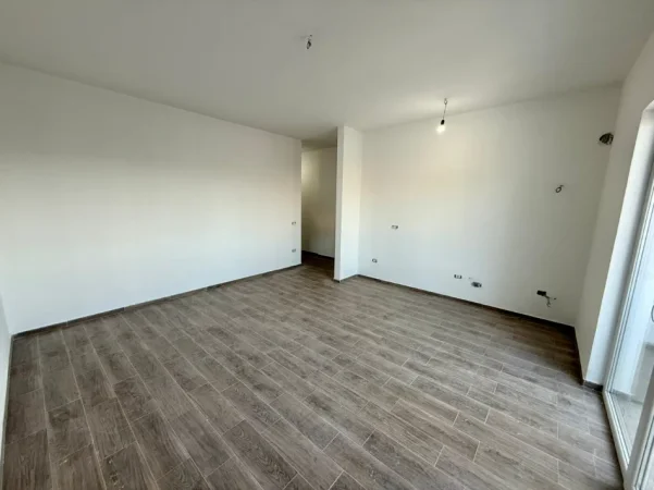 Tirane, shitet apartament 1+1 Kati 1, 77 m² ,104 000 € (siri kodra)