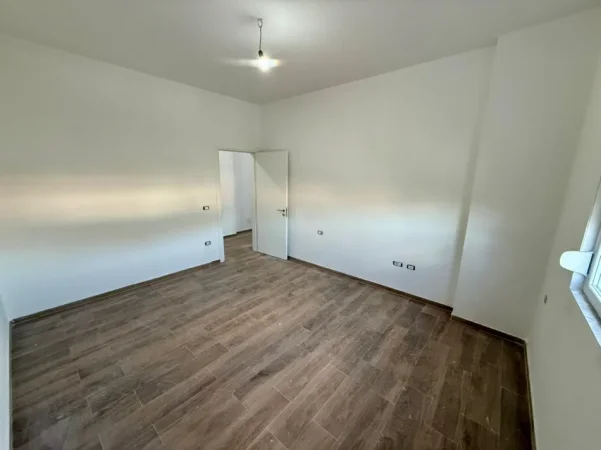 Tirane, shitet apartament 1+1 Kati 1, 77 m² ,104 000 € (siri kodra)