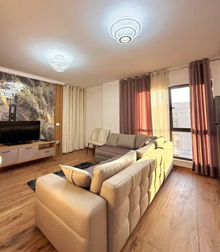 Tirane, shitet apartament 1+1 , 79 m² (5 Maj)
