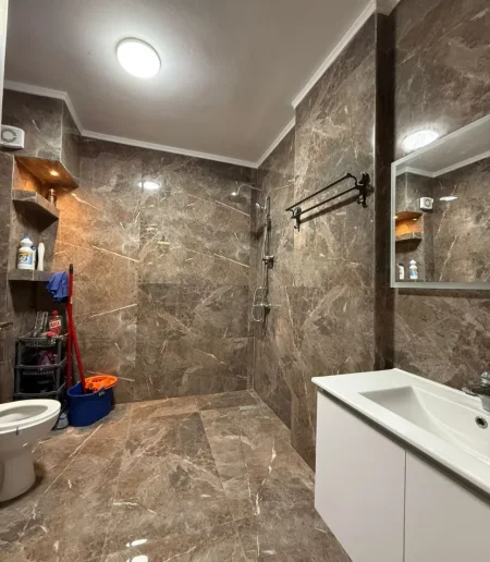Tirane, shitet apartament 1+1 , 79 m² (5 Maj)