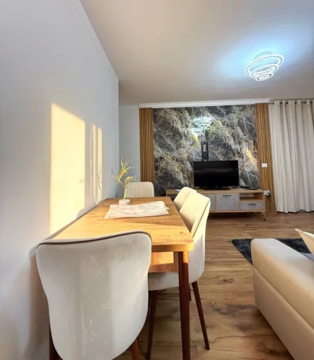Tirane, shitet apartament 1+1 , 79 m² (5 Maj)