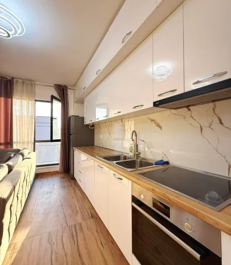 Tirane, shitet apartament 1+1 , 79 m² (5 Maj)