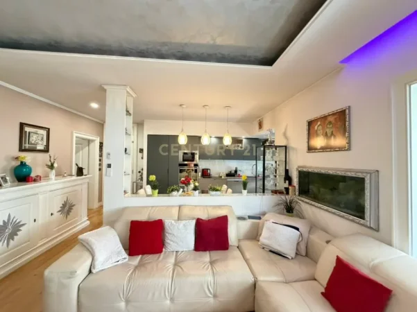 Tirane, shitet apartament 3+1+Ballkon Kati 2, 116 m² 300.000 € 