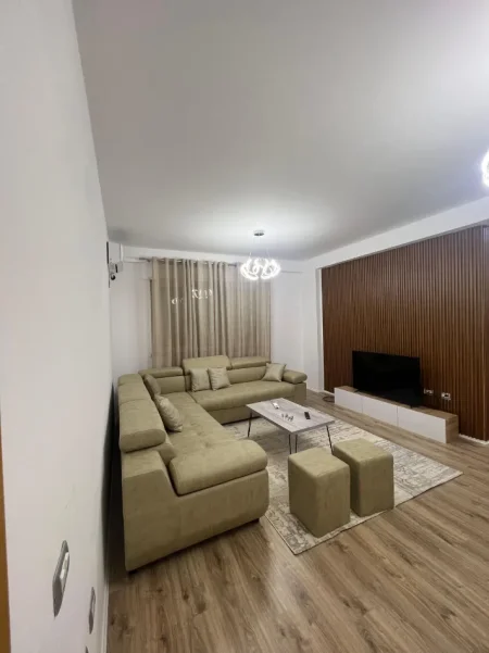 Tirane, jepet me qera apartament 1+1 Kati 8, 88 m² 600 € (Rruga Hamdi Sina Liqeni i Thate)