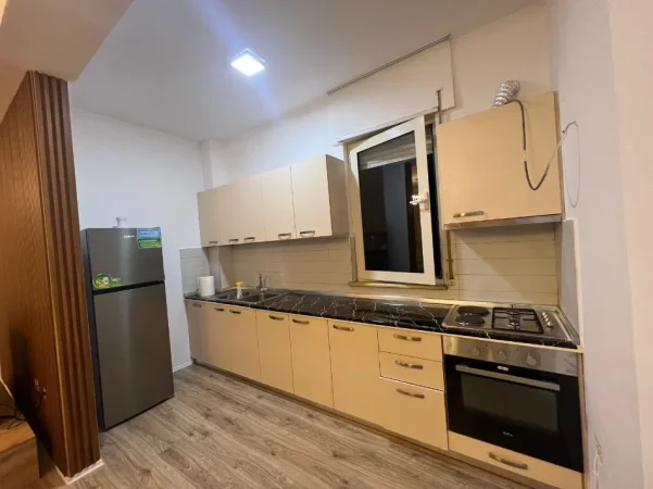 Tirane, jepet me qera apartament 1+1 Kati 8, 88 m² 600 € (Rruga Hamdi Sina Liqeni i Thate)