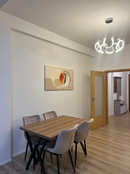 Tirane, jepet me qera apartament 1+1 Kati 8, 88 m² 600 € (Rruga Hamdi Sina Liqeni i Thate)