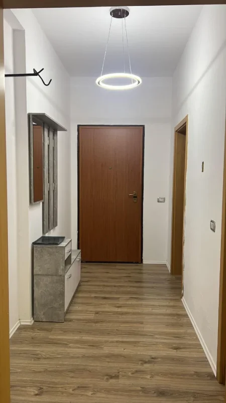 Tirane, jepet me qera apartament 1+1 Kati 8, 88 m² 600 € (Rruga Hamdi Sina Liqeni i Thate)