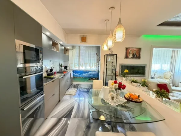 Tirane, shitet apartament 3+1+Ballkon Kati 2, 116 m² 300.000 € 