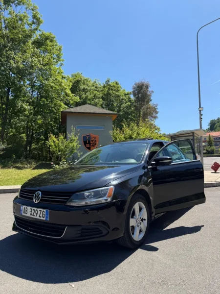 Tirane, japim me qera makine Jetta Nafte, automatik Klima 170.000 km 25/dita