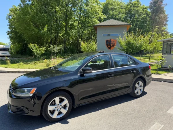 Tirane, japim me qera makine Jetta Nafte, automatik Klima 170.000 km 25/dita