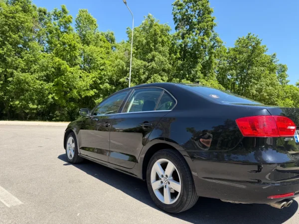 Tirane, japim me qera makine Jetta Nafte, automatik Klima 170.000 km 25/dita