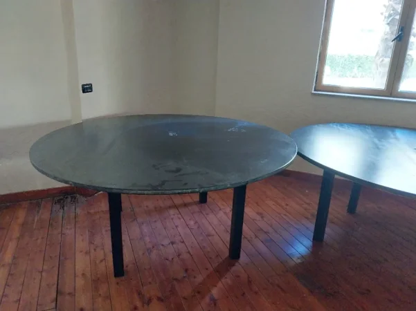 Durres, shes aksesore OKAZION. MBYLLET HOTEL GOLEM. SHITEN 17 TAVOLINA DRURI RRUMBULLAKE PËR 8 - 10 PERSONA.