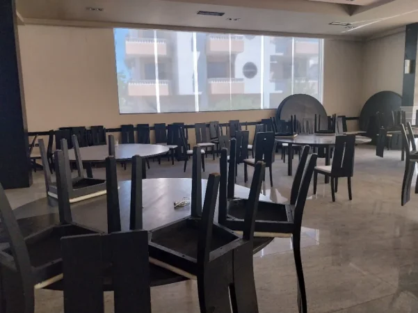 Durres, shes aksesore OKAZION. MBYLLET HOTEL GOLEM. SHITEN 17 TAVOLINA DRURI RRUMBULLAKE PËR 8 - 10 PERSONA.
