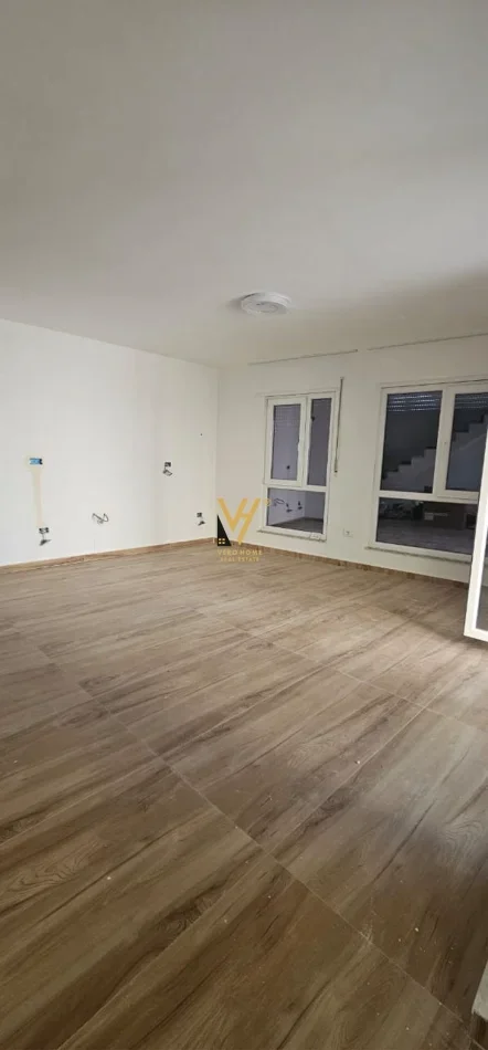 Durres, shitet apartament duplex 2+1+Ballkon Kati 0, 122 m² 175.000 € (GOLEM)