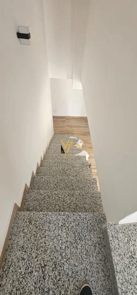 Durres, shitet apartament duplex 2+1+Ballkon Kati 0, 122 m² 175.000 € (GOLEM)