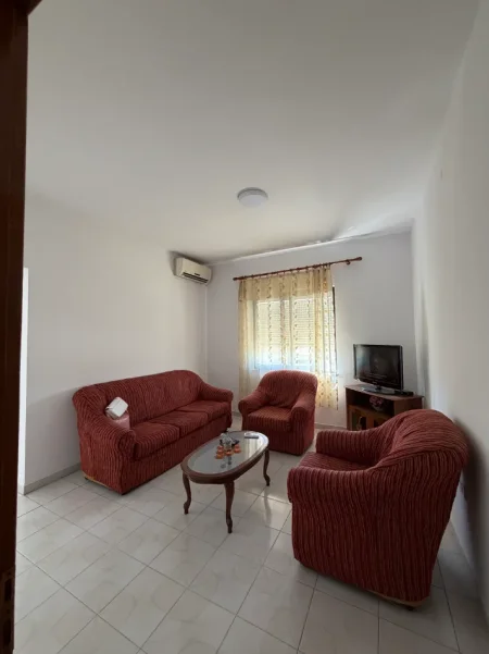 Tirane, jepet me qera apartament 1+1 Kati 5, 80 m² 450 € (Ambasada Amerikane)
