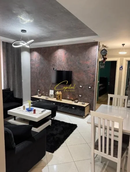 Tirane, jepet me qera apartament 3+1 Kati 3, 92 m² 550 € (KOPSHTI BOTANIK)