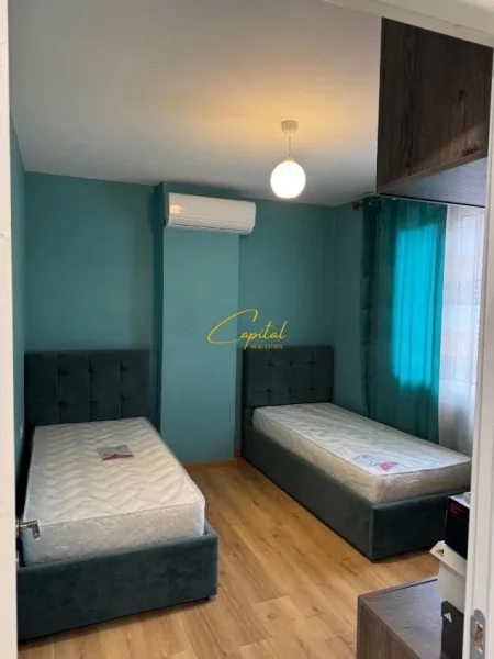 Tirane, jepet me qera apartament 3+1 Kati 3, 92 m² 550 € (KOPSHTI BOTANIK)
