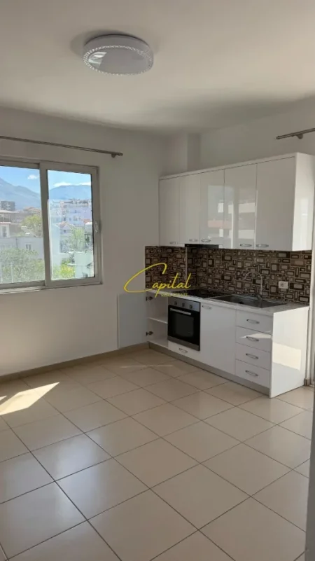 Tirane, jepet me qera apartament 1+1 Kati 2, 350 m² 350 € (5 MAJI)