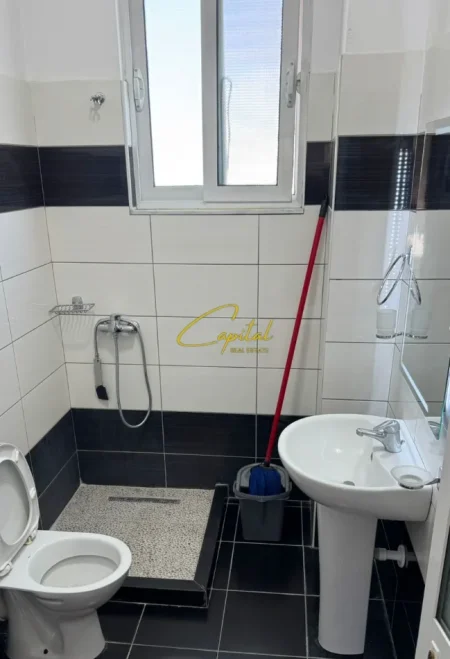 Tirane, jepet me qera apartament 1+1 Kati 2, 350 m² 350 € (5 MAJI)