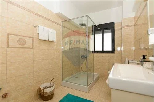 Vlore - Lungomare, shitet apartament 2+1 Kati 7, 144 m² 316.800 € (Rruga Murat Terbaci, Vlore)