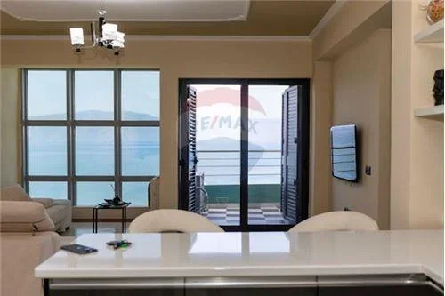 Vlore - Lungomare, shitet apartament 2+1 Kati 7, 144 m² 316.800 € (Rruga Murat Terbaci, Vlore)