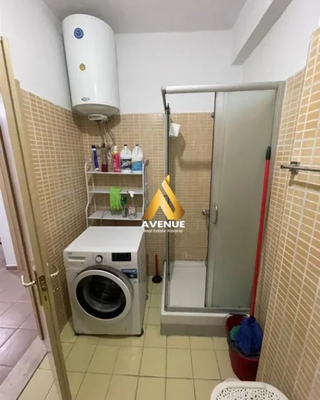 Tirane, jepet me qera apartament 1+1+Ballkon Kati 7, 65 m² 415 € (Rruga Sokrat Miho) Astir Kompleksi Fratari