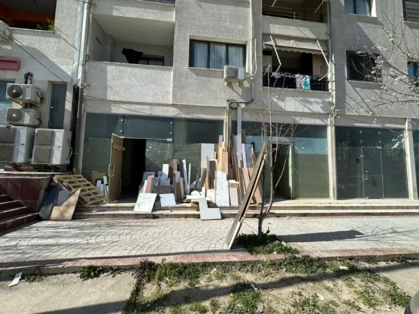 Tirane, jepet me qera dyqan Kati 0, 40 m² 550 € (Astir)