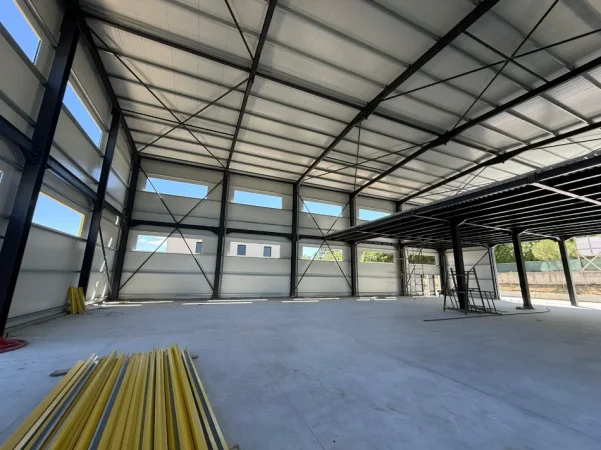 Tirane, jepet me qera magazine Kati 2, 1.300 m² 3.800 € (PRUSH)