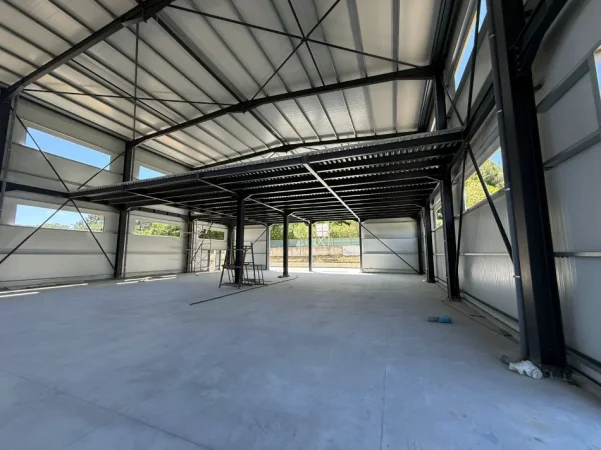 Tirane, jepet me qera magazine Kati 2, 1.300 m² 3.800 € (PRUSH)