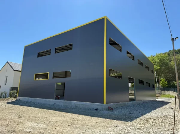 Tirane, jepet me qera magazine Kati 2, 1.300 m² 3.800 € (PRUSH)