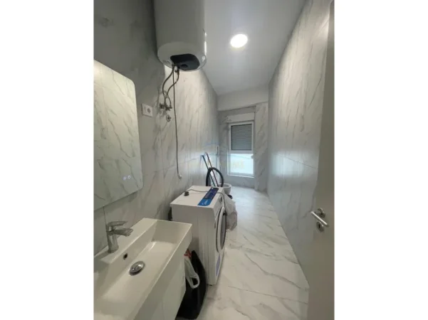 Tirane, jepet me qera apartament 1+1+Ballkon Kati 6, 62 m² 400 € (Kompleksi Kaimi)