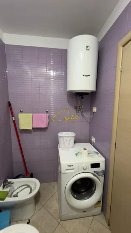 Tirane, jepet me qera apartament 1+1 Kati 2, 50 m² 450 € (ISH PARKU)