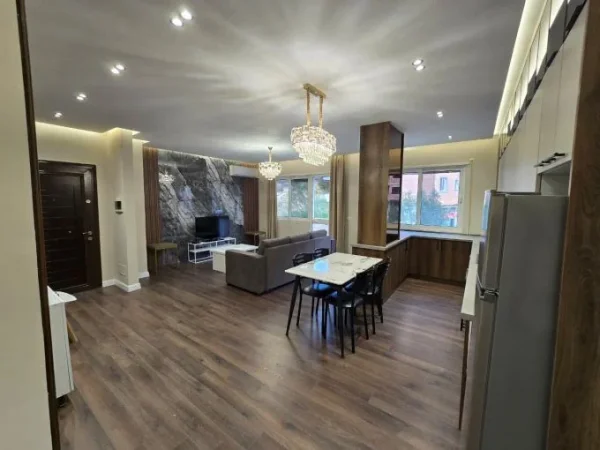 Tirane, shitet apartament 2+1 Kati 2, 120 m² 210.000 € (Kopshti Botanik, Liqeni i Thate, Xhamia e Selites)