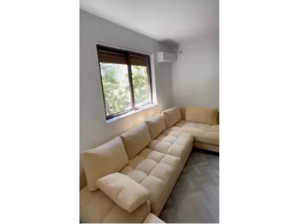 Tirane, shitet apartament 1+1+Ballkon Kati 2, 59 m² 125.000 € (Rruga Irfan Tomini)