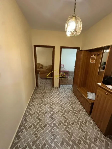 Tirane, jepet me qera apartament 3+1 Kati 4, 90 m² 600 € (BULEVARDI ZOGU I)