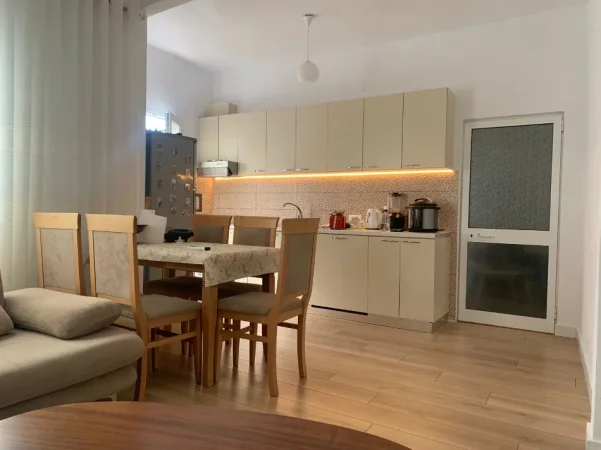 Shqiperi, jepet me qera apartament 2+1 Kati 2, 80 m² 470 € (Rruga idriz dollaku)