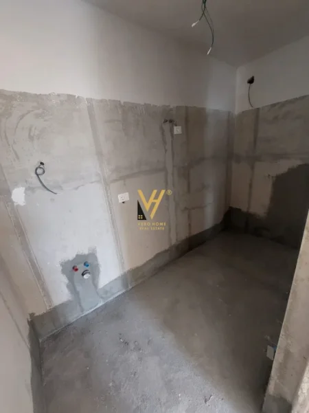 Tirane, shitet apartament 2+1+Ballkon Kati 3, 121 m² 243.000 € (XHAMLLIKU)